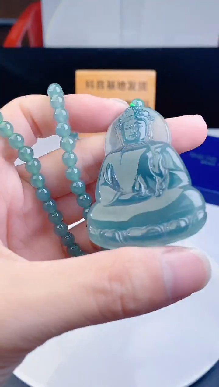 颈饰未镶嵌翡翠     