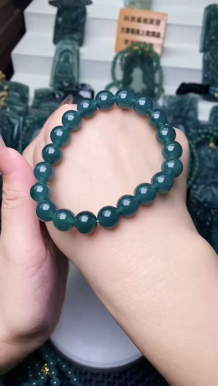 颈饰未镶嵌翡翠 