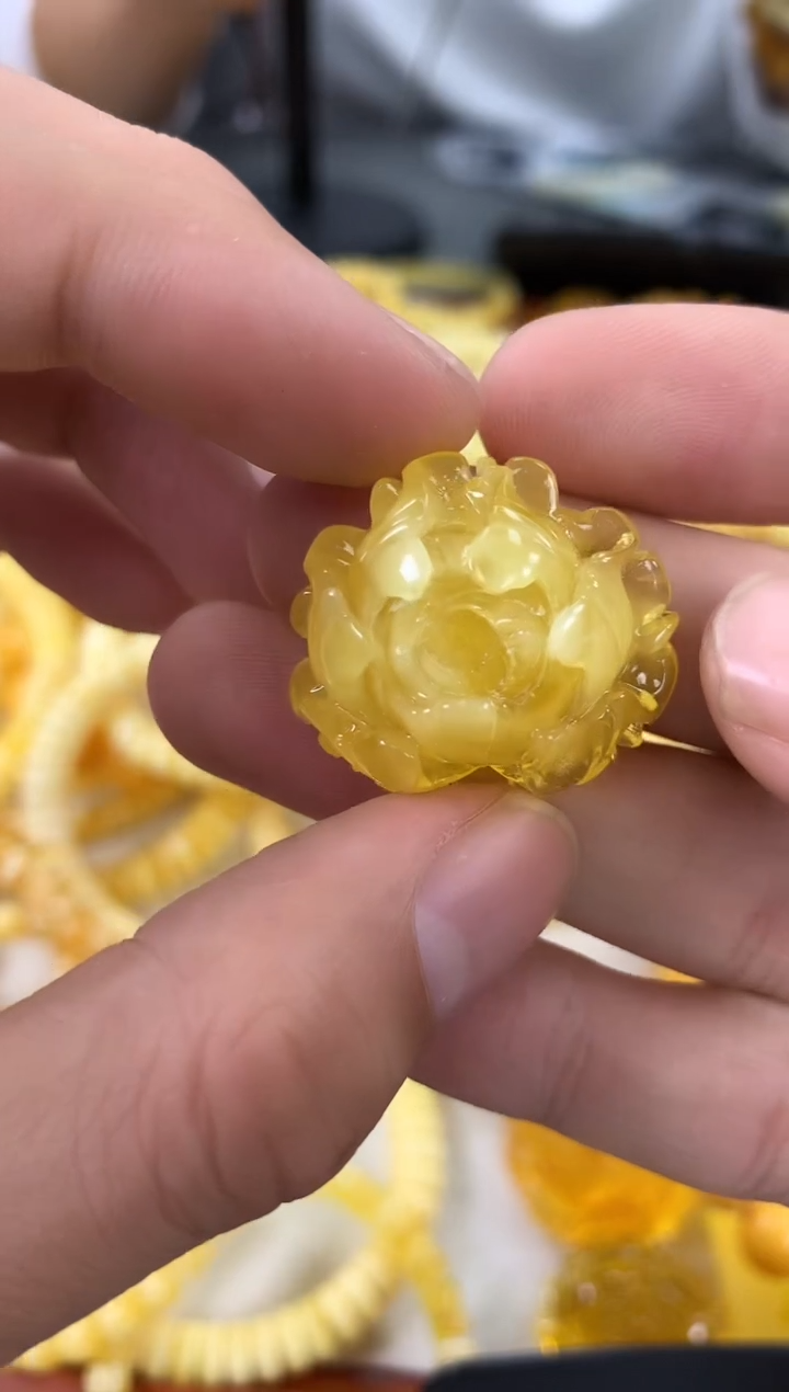 【闪购商品】琥珀裸石未镶嵌吊坠