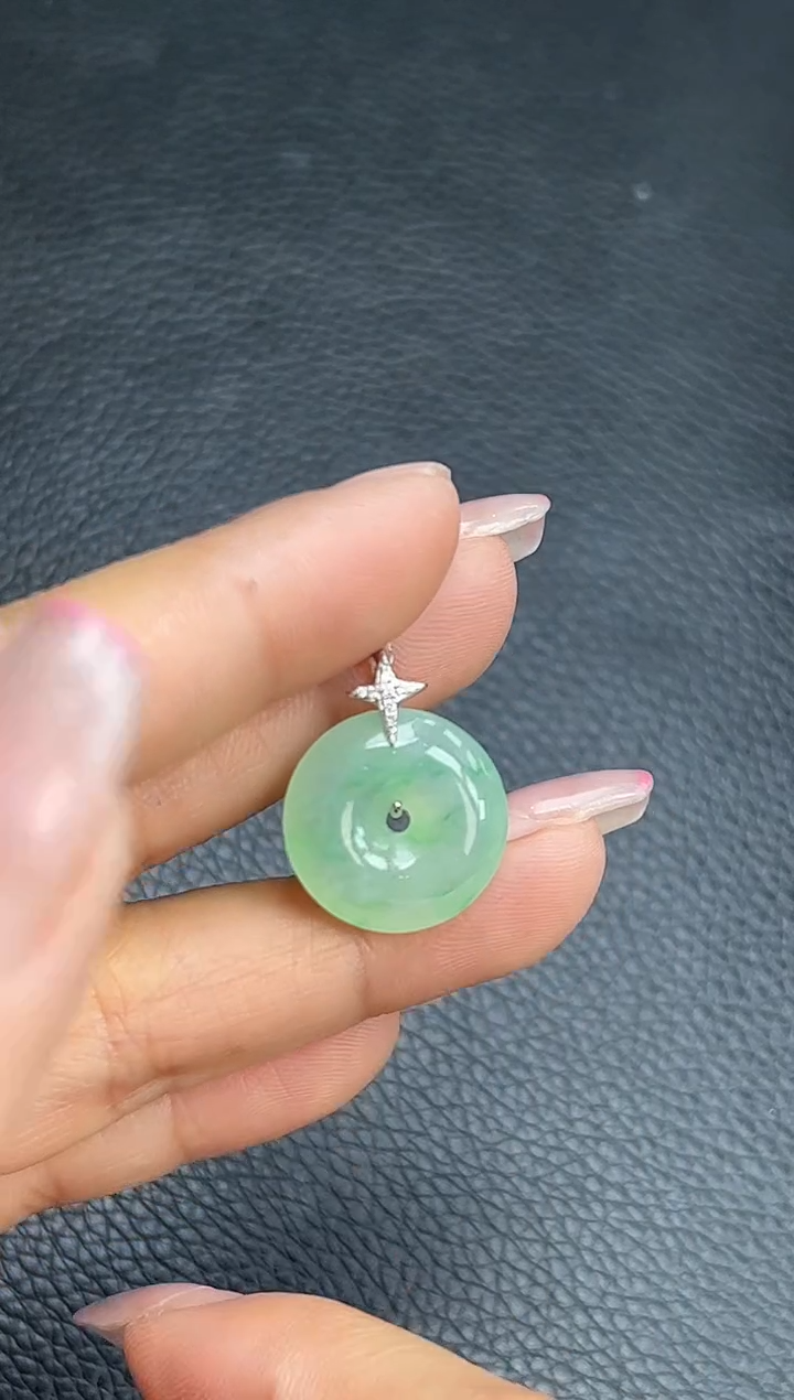 【闪购商品】翡翠颈饰18K金镶嵌平安扣