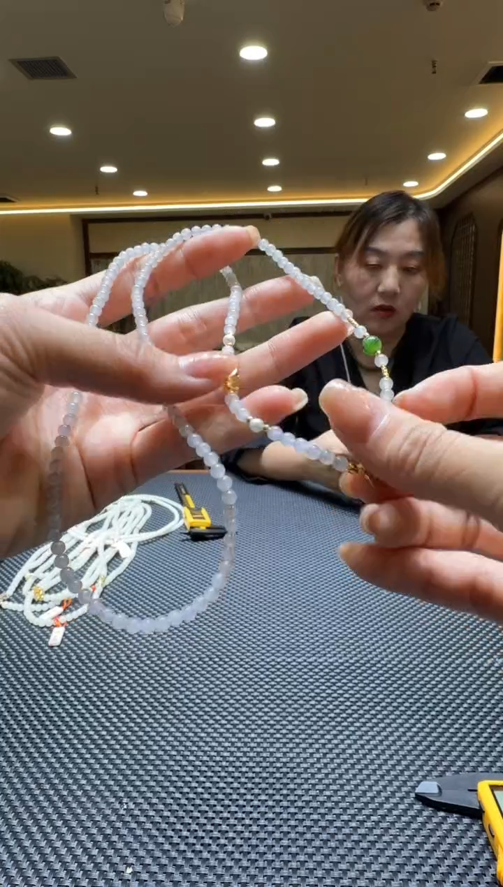 颈饰未镶嵌和田玉项链