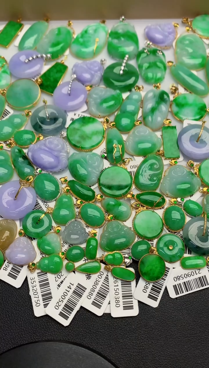 翡翠18K金镶嵌颈饰缅甸天然翡翠A货