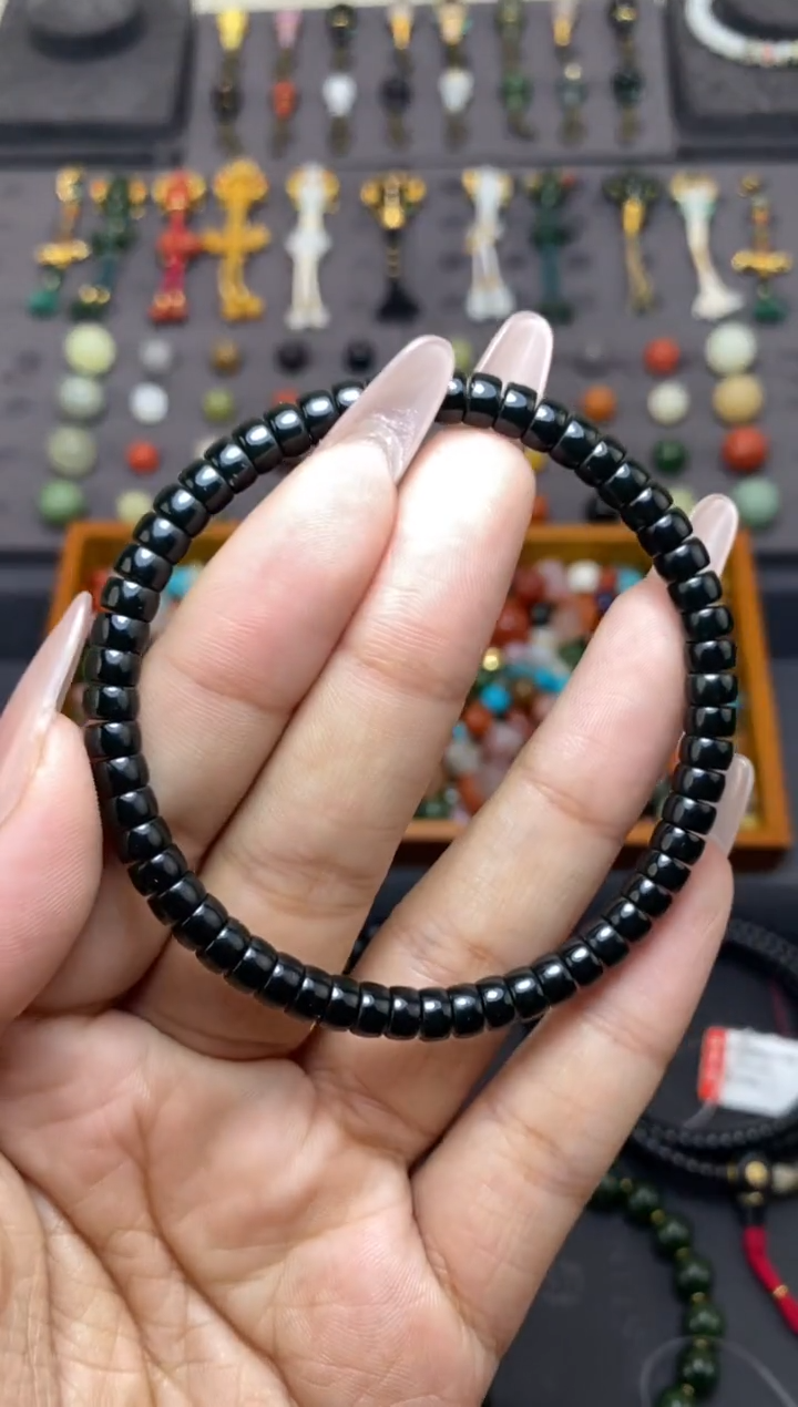 未镶嵌和田玉挂件5.5mm黑青药片手串