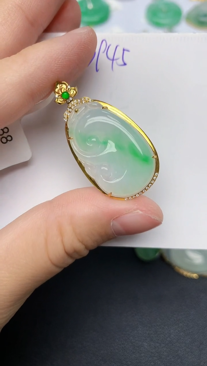 颈饰18K金镶嵌翡翠 天然缅甸A货翡翠百元以上9元证书费自理