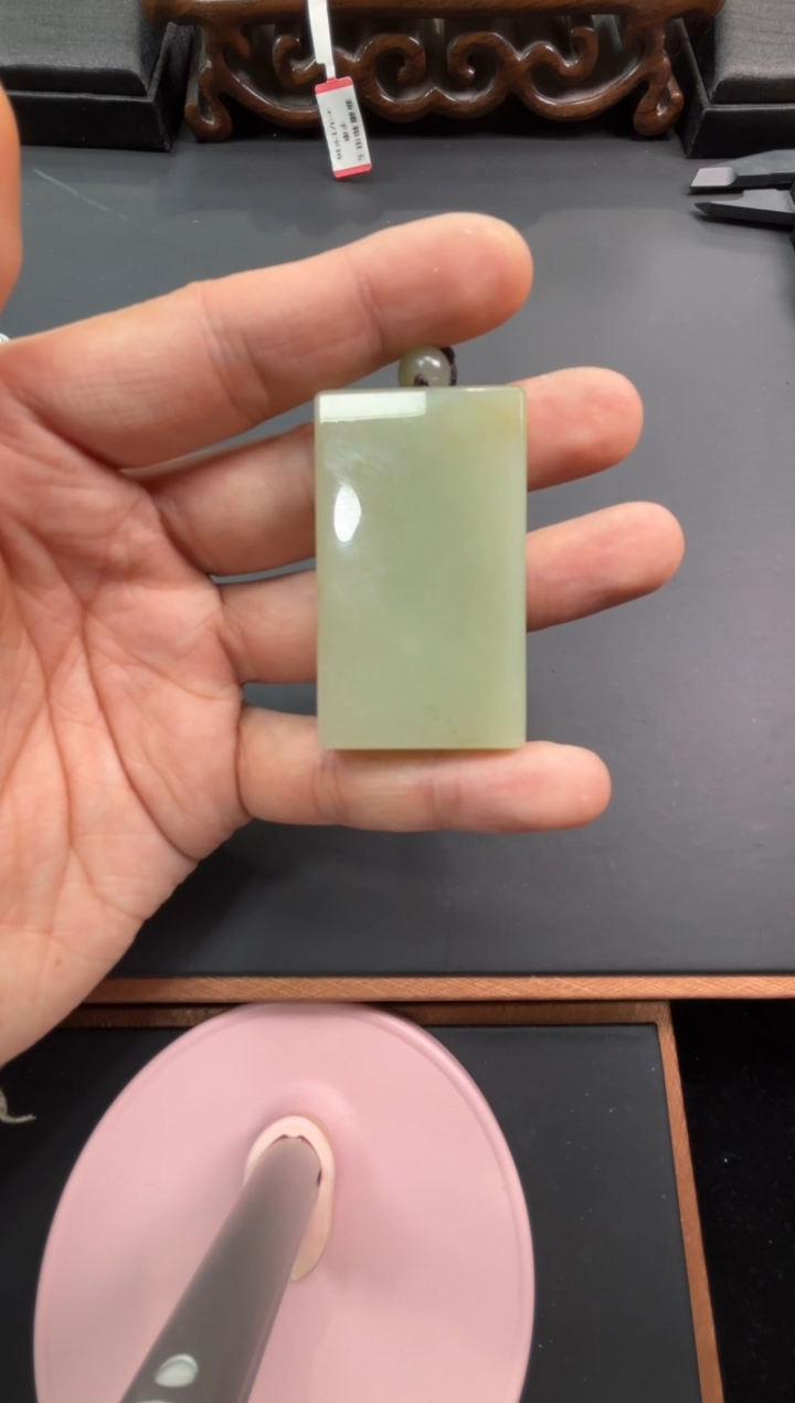 【闪购商品】和田玉吊坠(赠链)未镶嵌且末微色差近矿吊坠