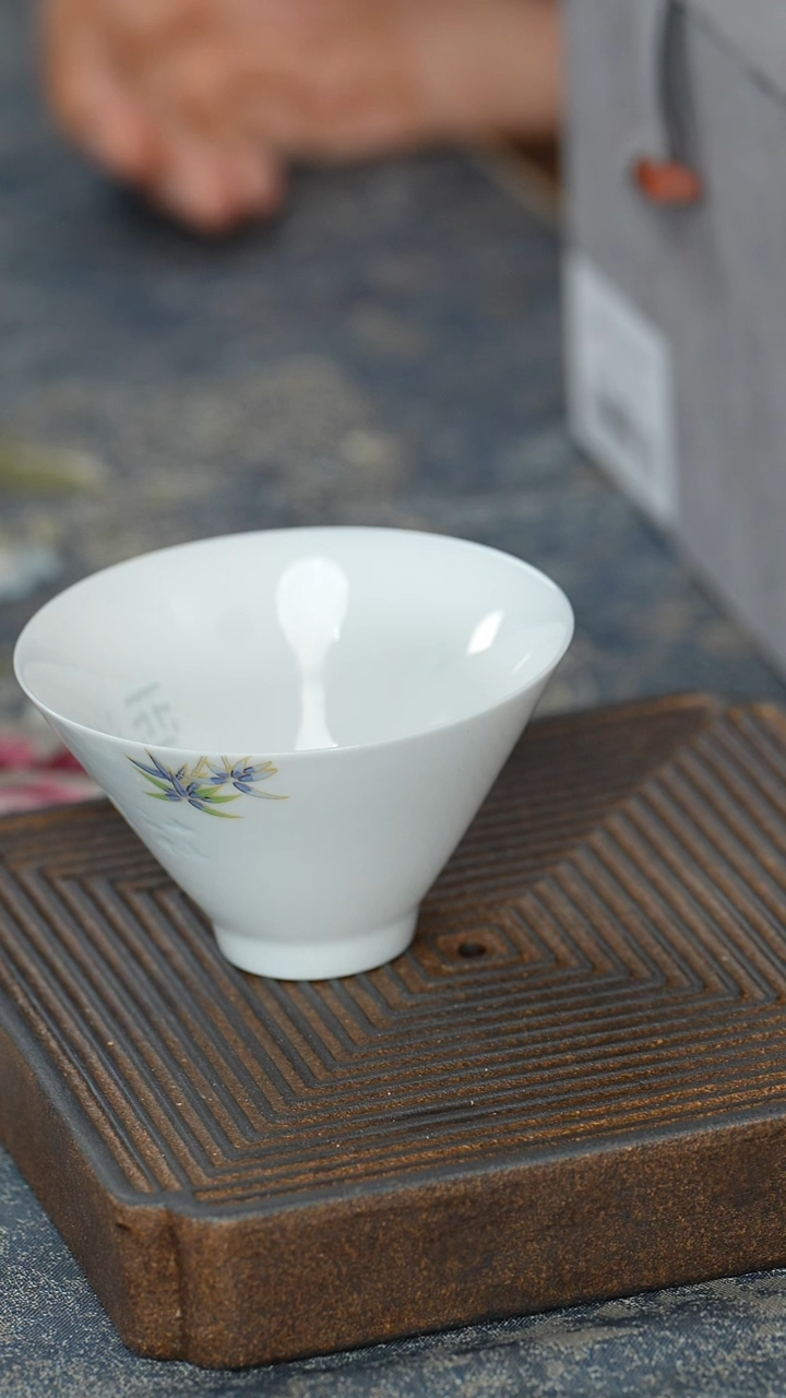 【白瓷文竹斗笠玲珑杯】【12西泠礼盒】