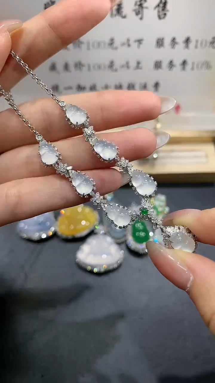 【闪购商品】翡翠吊坠(赠链)18K金镶嵌56团购