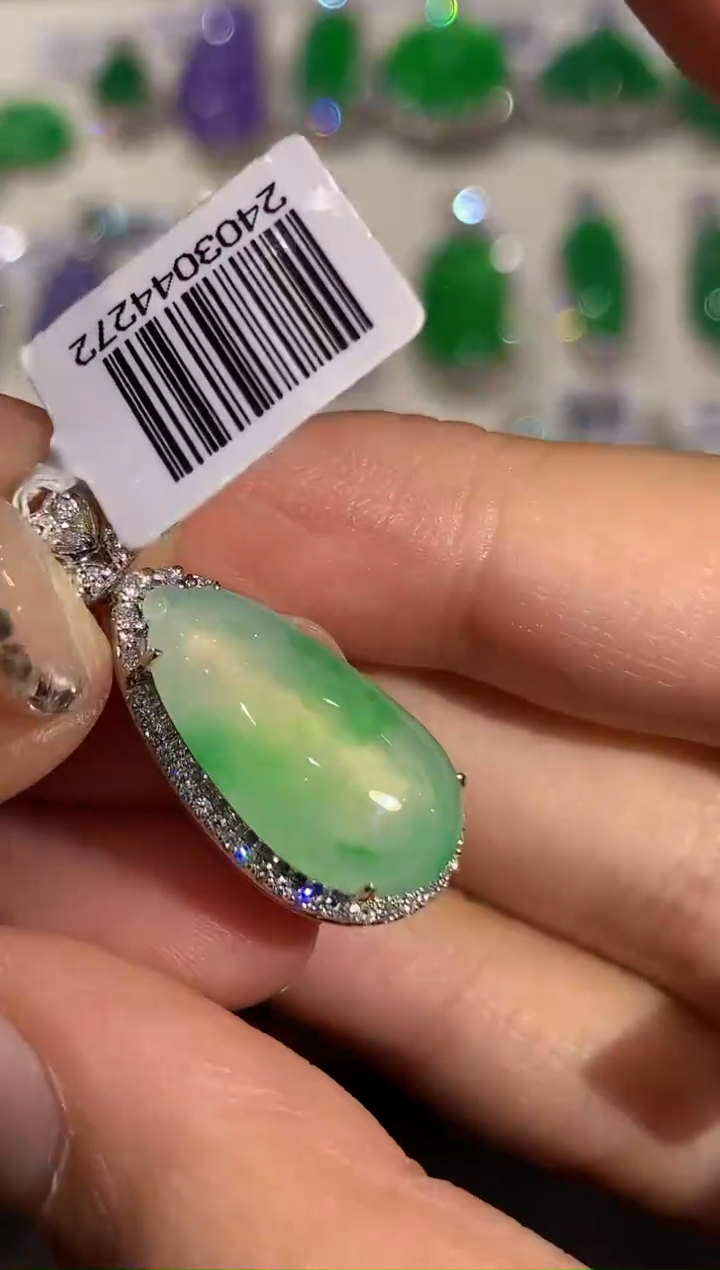 吊坠(不含链)18K金镶嵌翡翠棠*多样性发其一