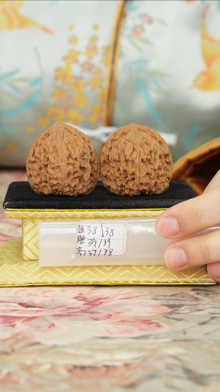 【闪购商品】文玩核桃把件赵喜满南将石