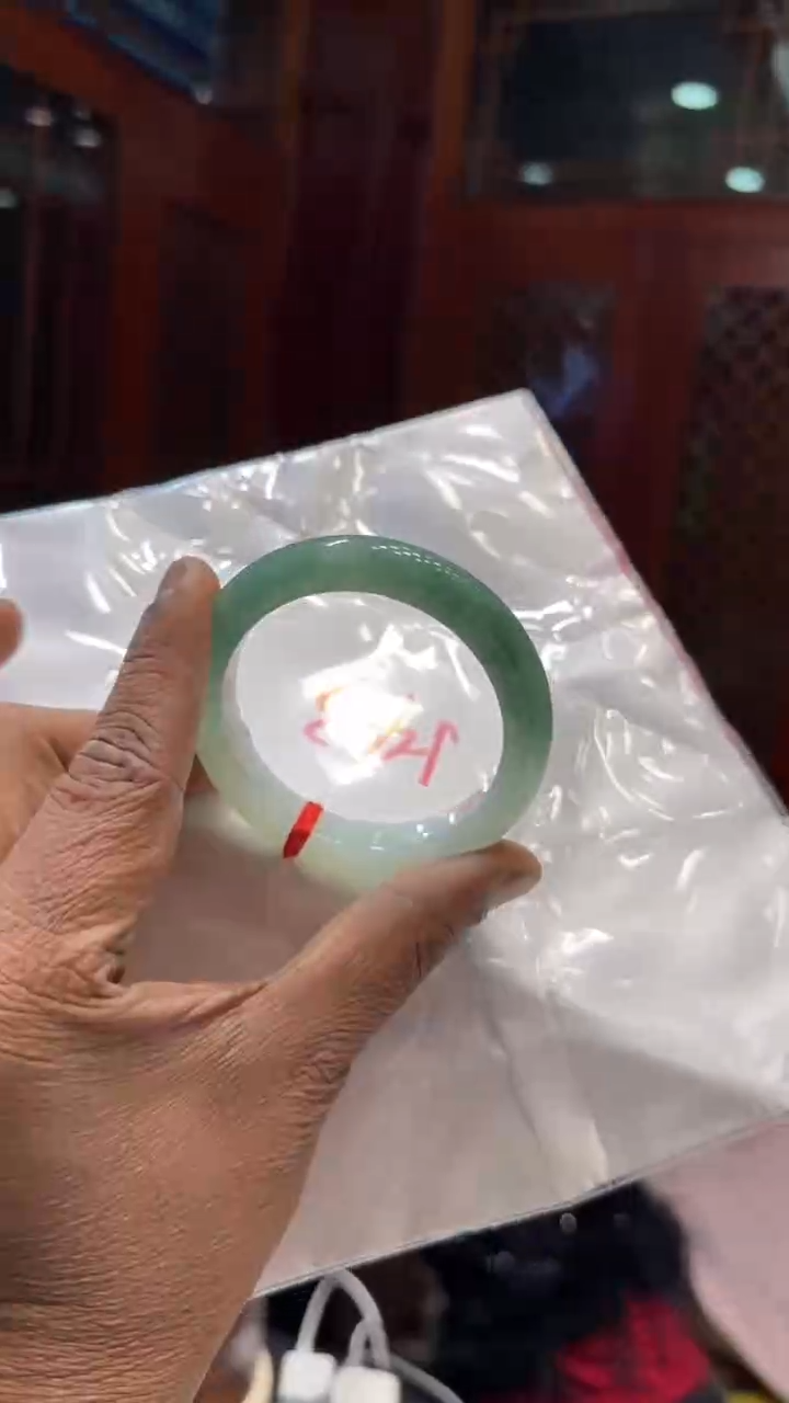 【闪购商品】翡翠手镯未镶嵌手镯