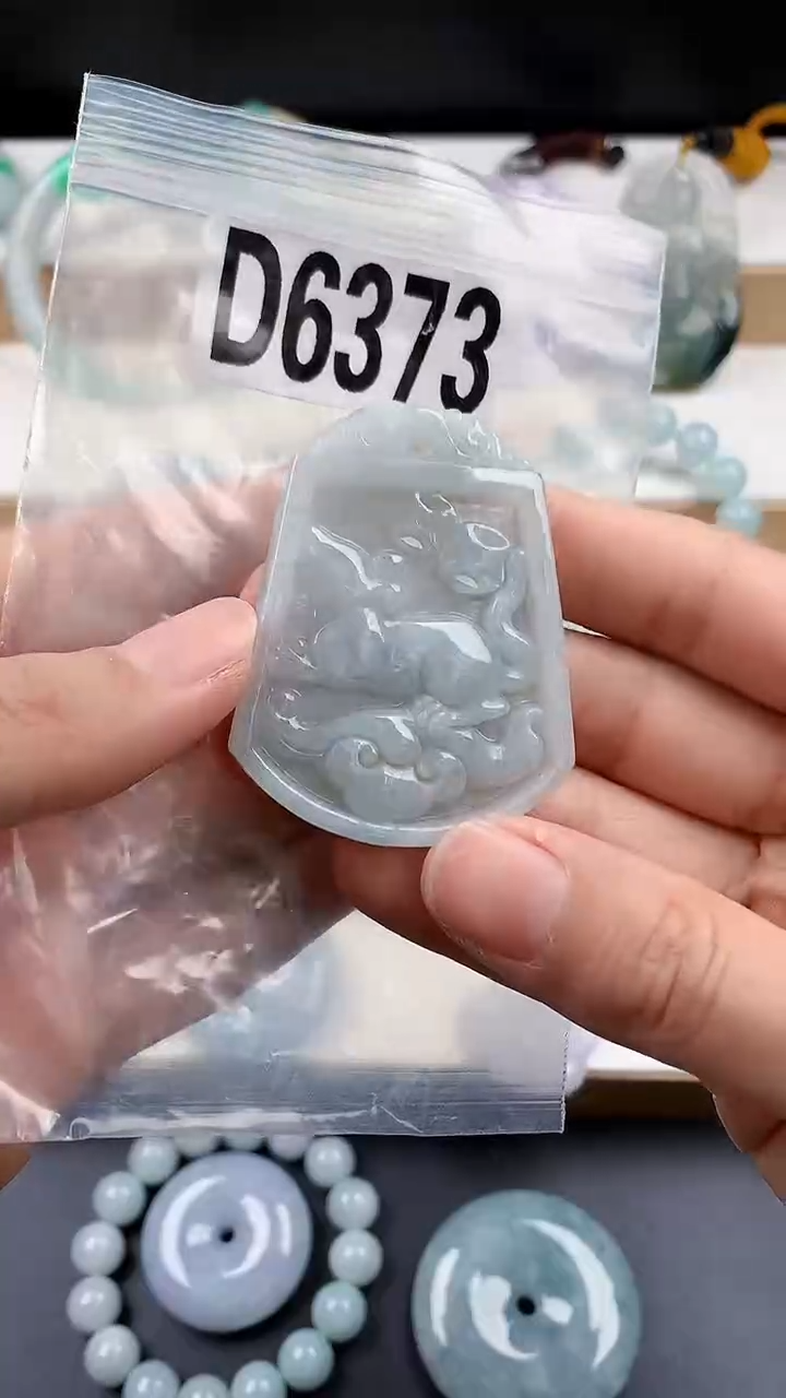 颈饰未镶嵌翡翠天然翡翠吊坠挂件