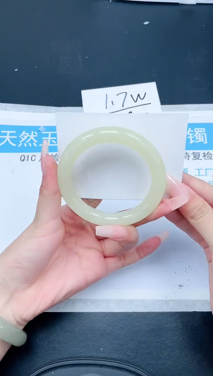 【闪购商品】石英质玉手镯未镶嵌175+-57