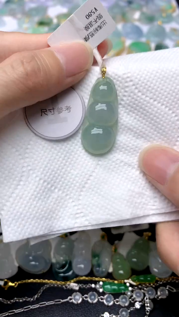 颈饰18K金镶嵌翡翠天然A货翡翠