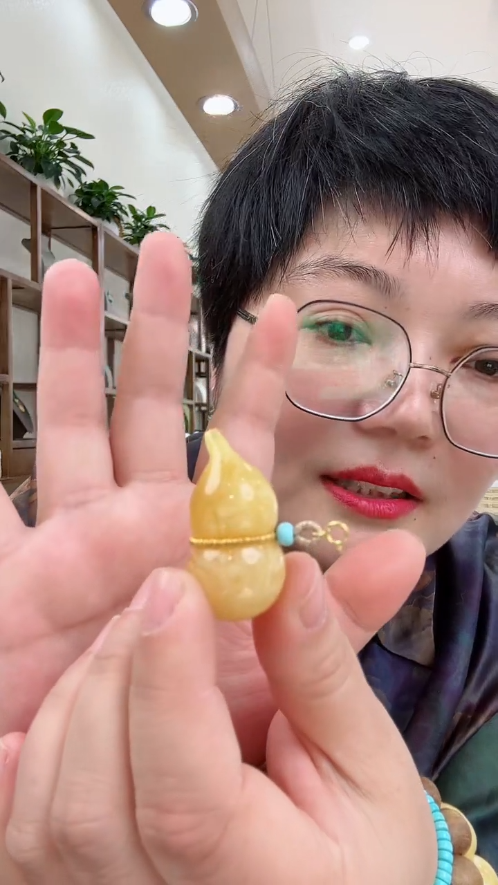 【闪购商品】蜜蜡裸石未镶嵌成品葫芦坠