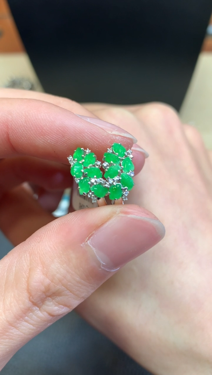 【闪购商品】翡翠耳饰18K金镶嵌叶子【无服务费】