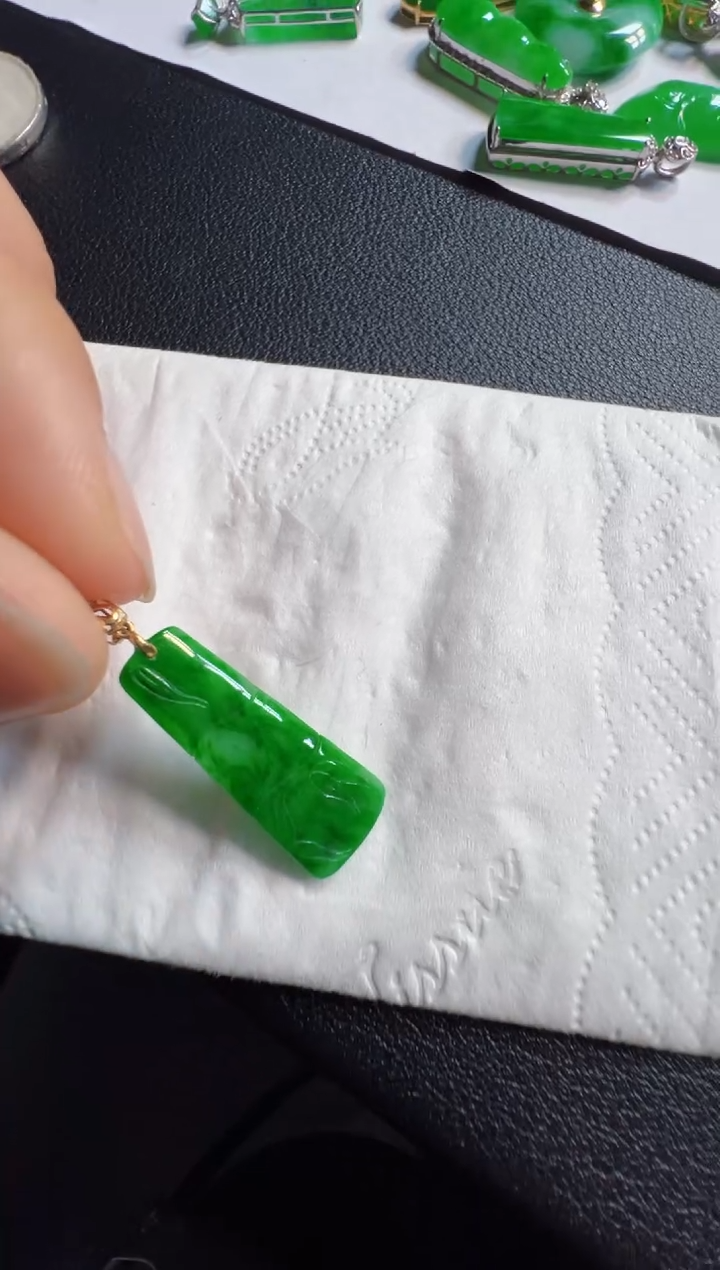 吊坠(不含链)18K金镶嵌翡翠368