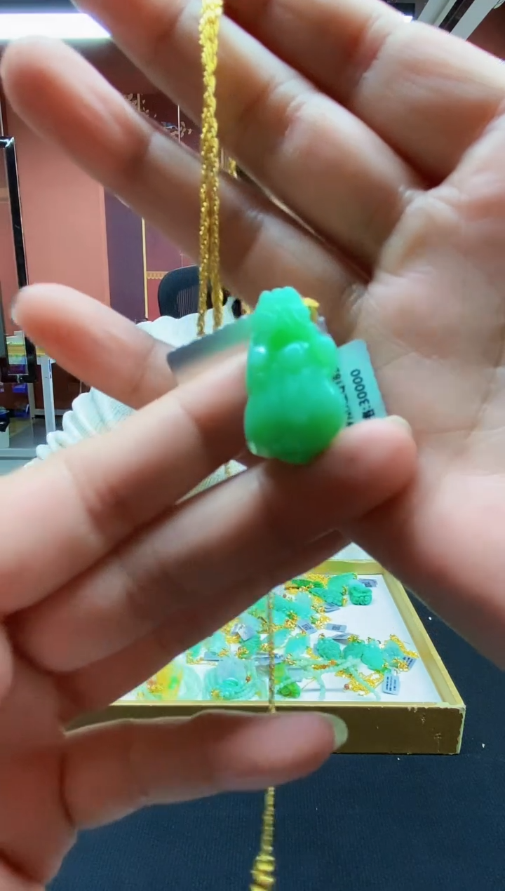 颈饰未镶嵌翡翠吊坠