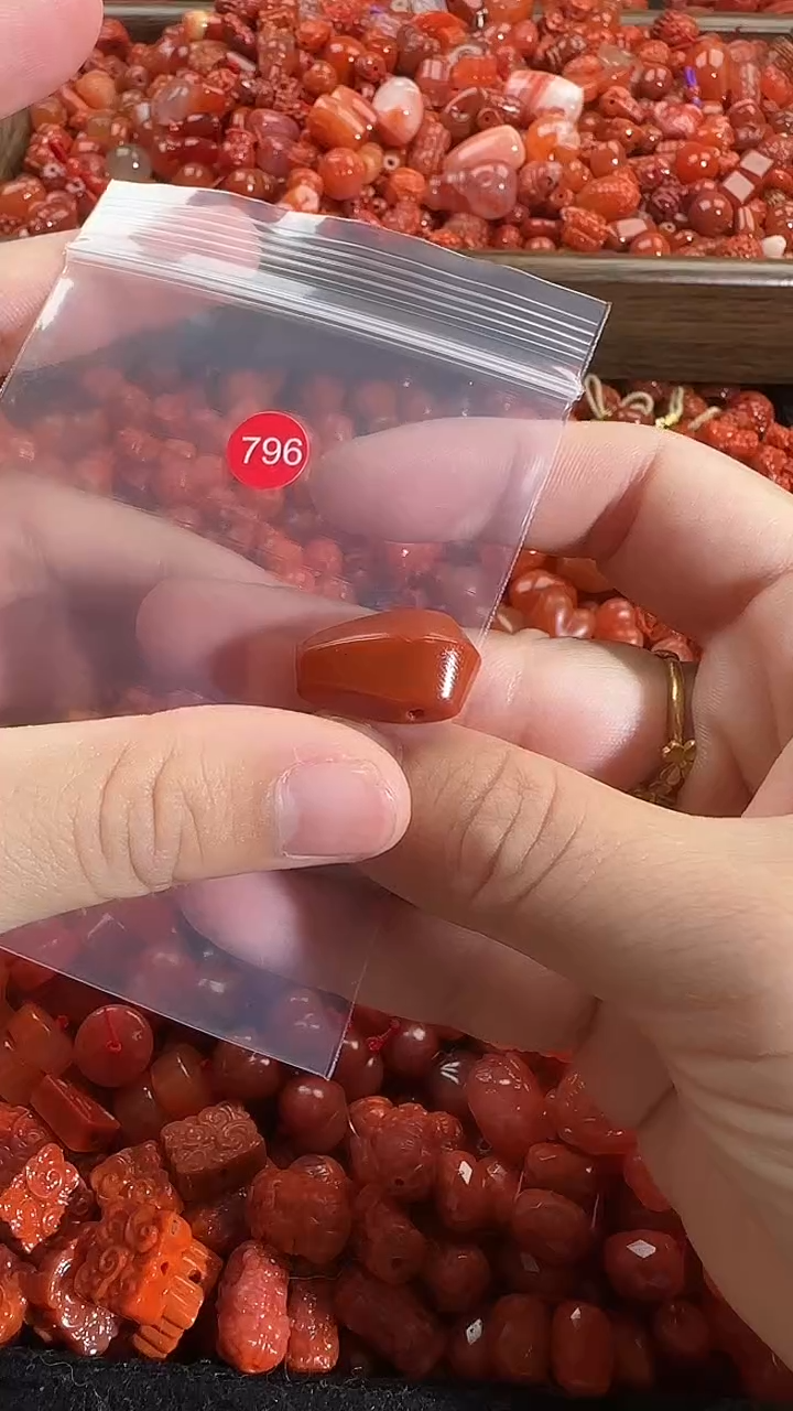 颈饰未镶嵌南红玛瑙1