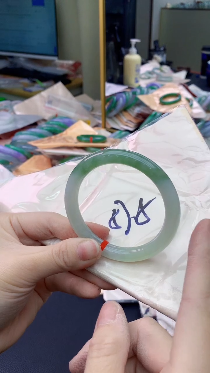 【闪购商品】翡翠手镯未镶嵌0213390051