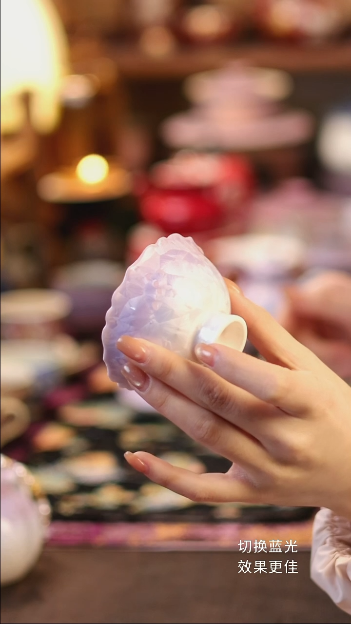 景德镇结晶釉紫白棱花杯