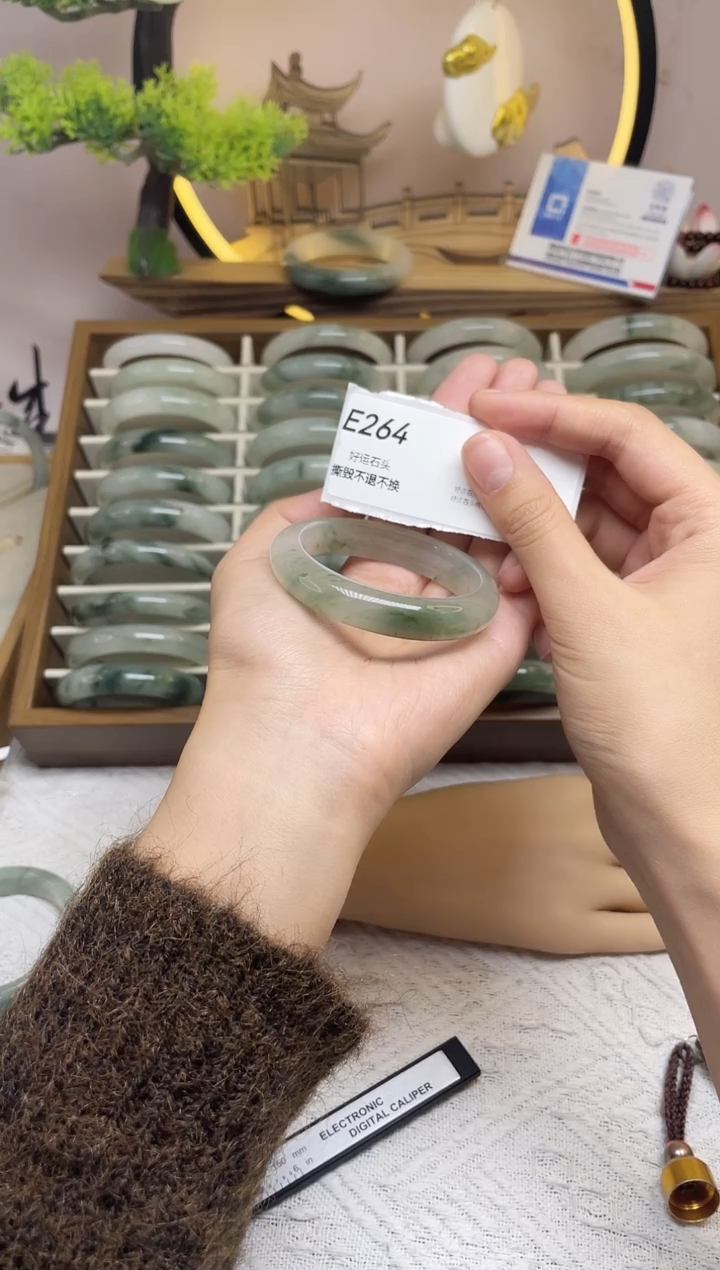 未镶嵌手镯石英质玉瑕E264