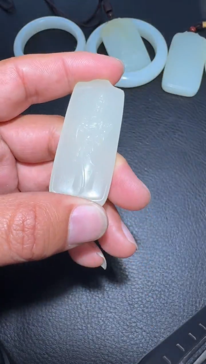 未镶嵌和田玉（糖玉）挂件和田玉