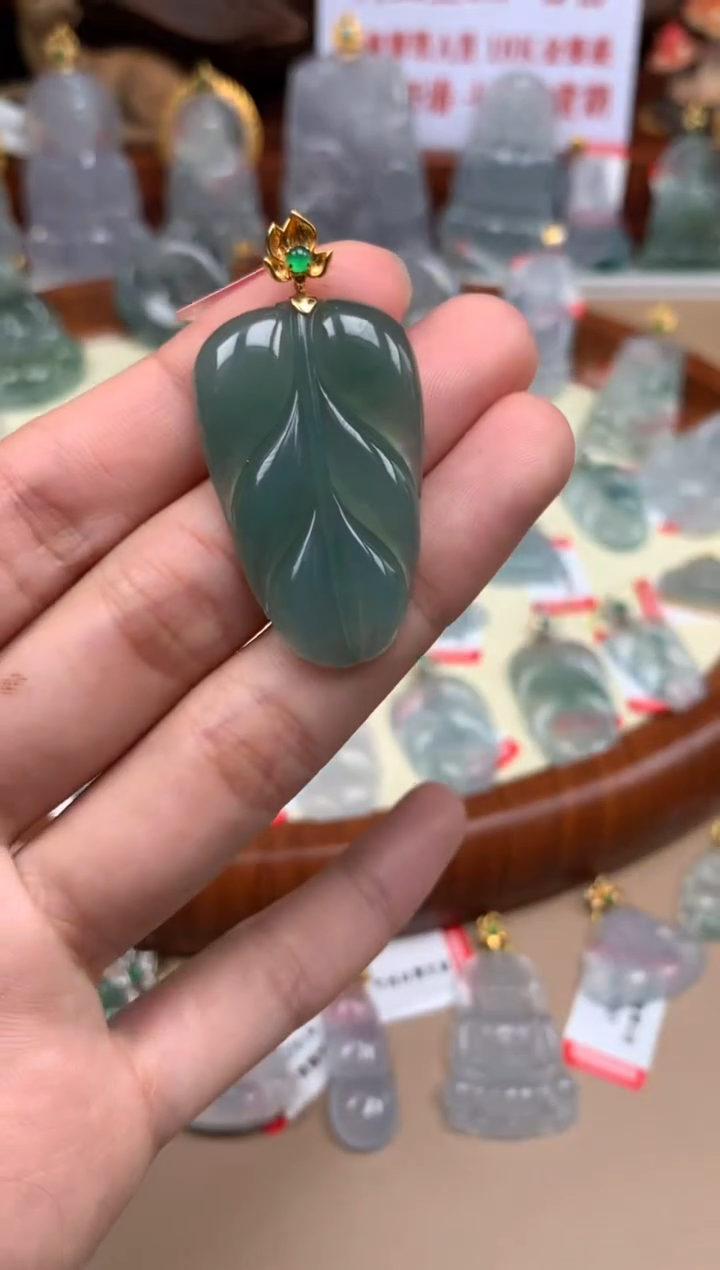 【闪购商品】翡翠颈饰18K金镶嵌叶子