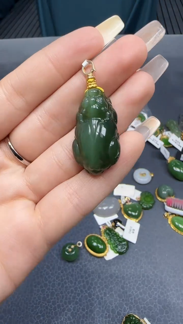 【闪购商品】和田玉挂件18K金镶嵌1