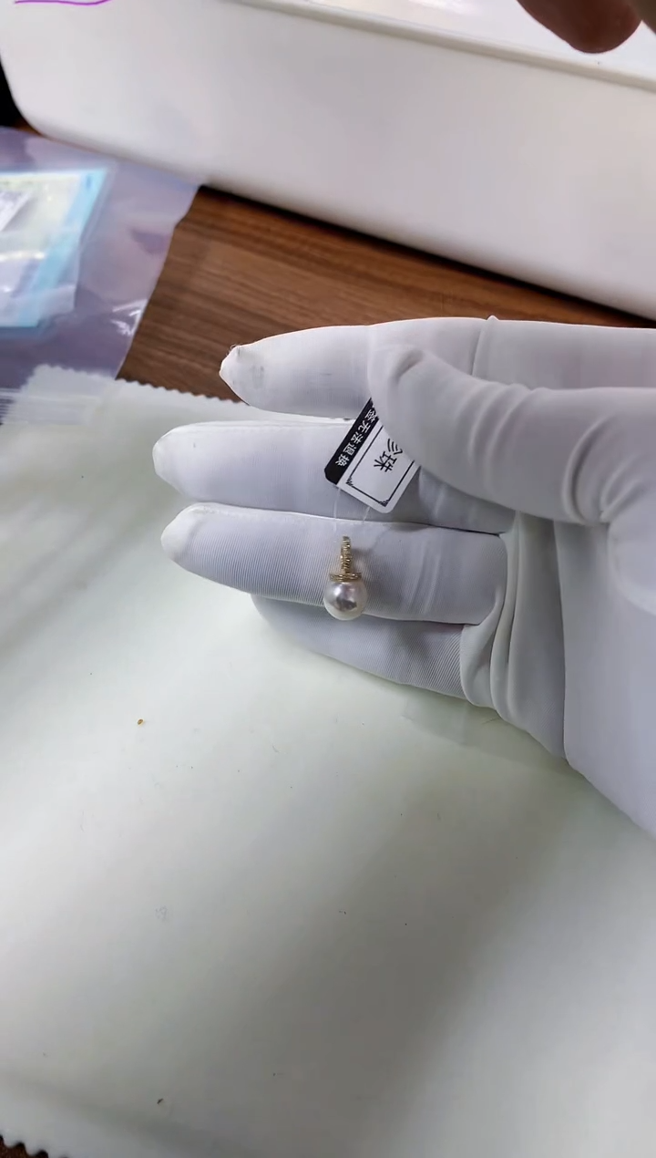 【闪购商品】海水珍珠饰品18K金镶嵌8-9奶嘴扣吊坠赠银链