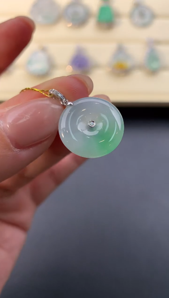 【闪购商品】翡翠颈饰18K金镶嵌D817      