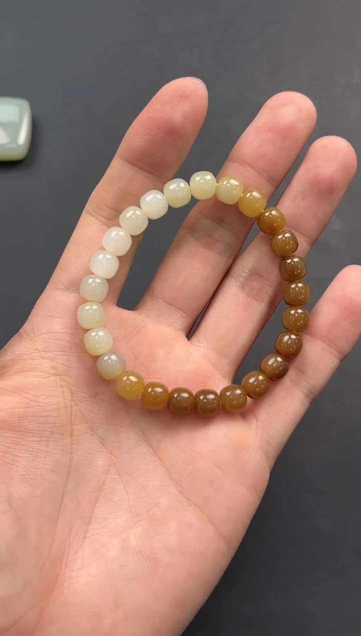 未镶嵌手串和田玉D**a且末金山糖白渐变老型手串卡8微色差