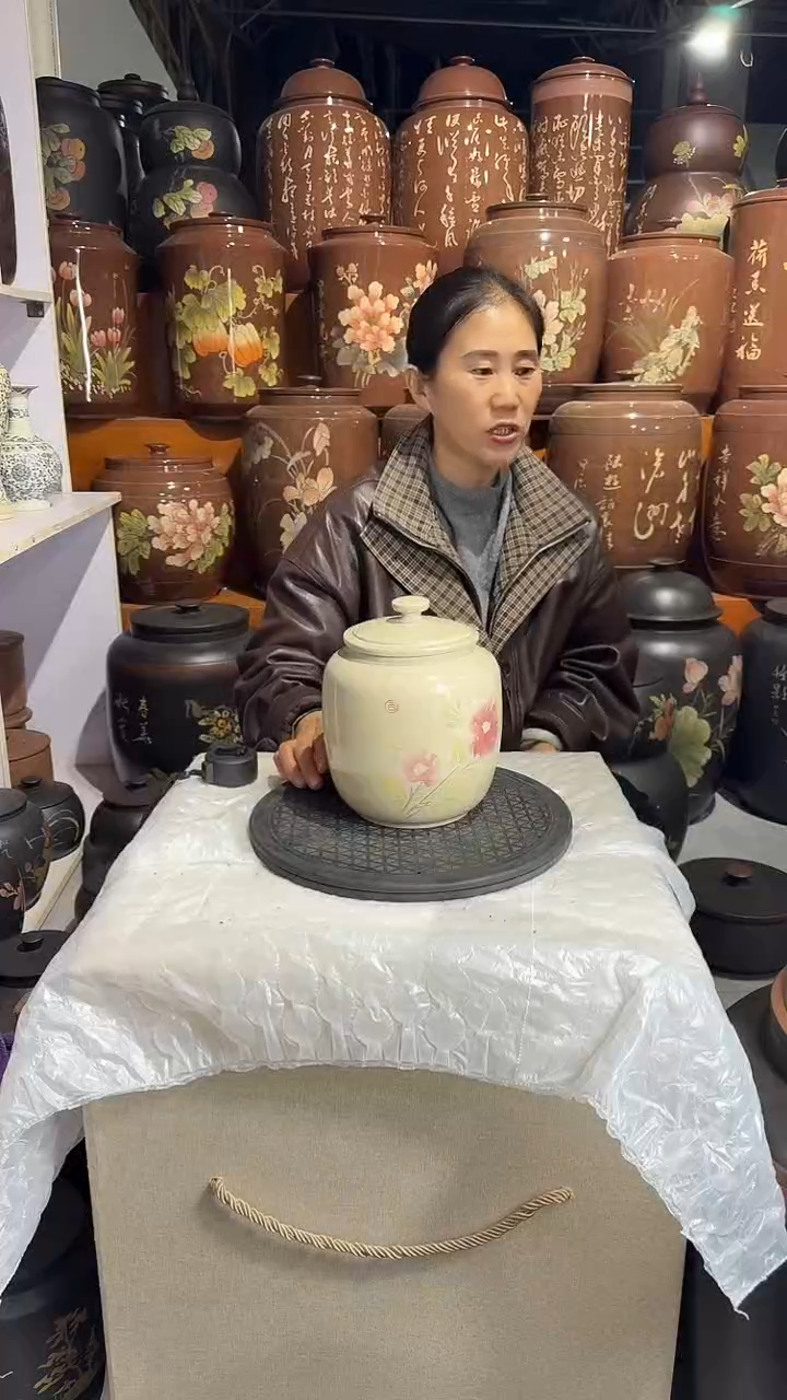 彩填白泥亮光小茶罐