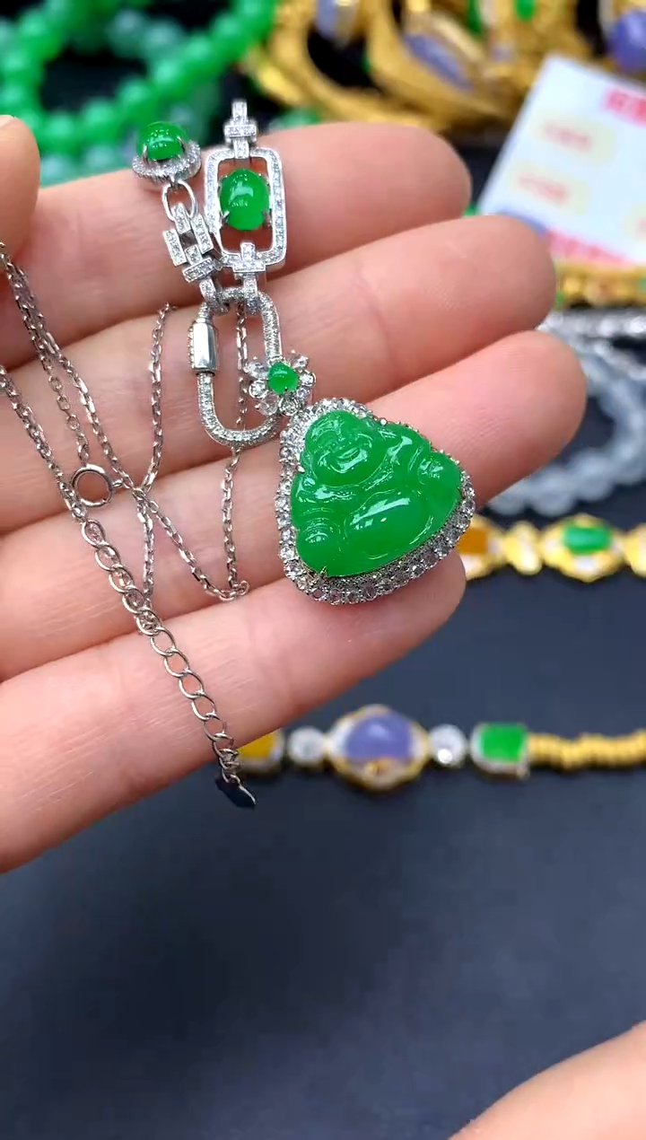 颈饰18K金镶嵌翡翠星****n554-中国好珍宝