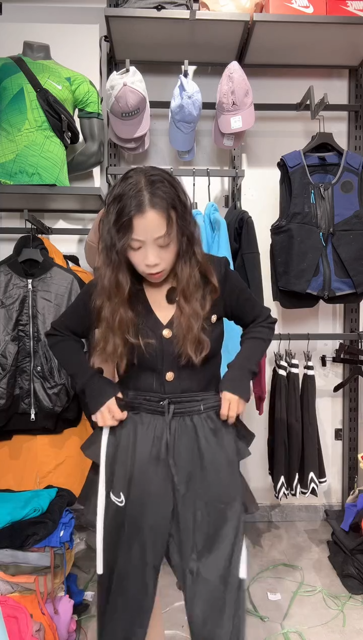 1522 编码 瑕疵款直播间过款为准 尺码 165 S