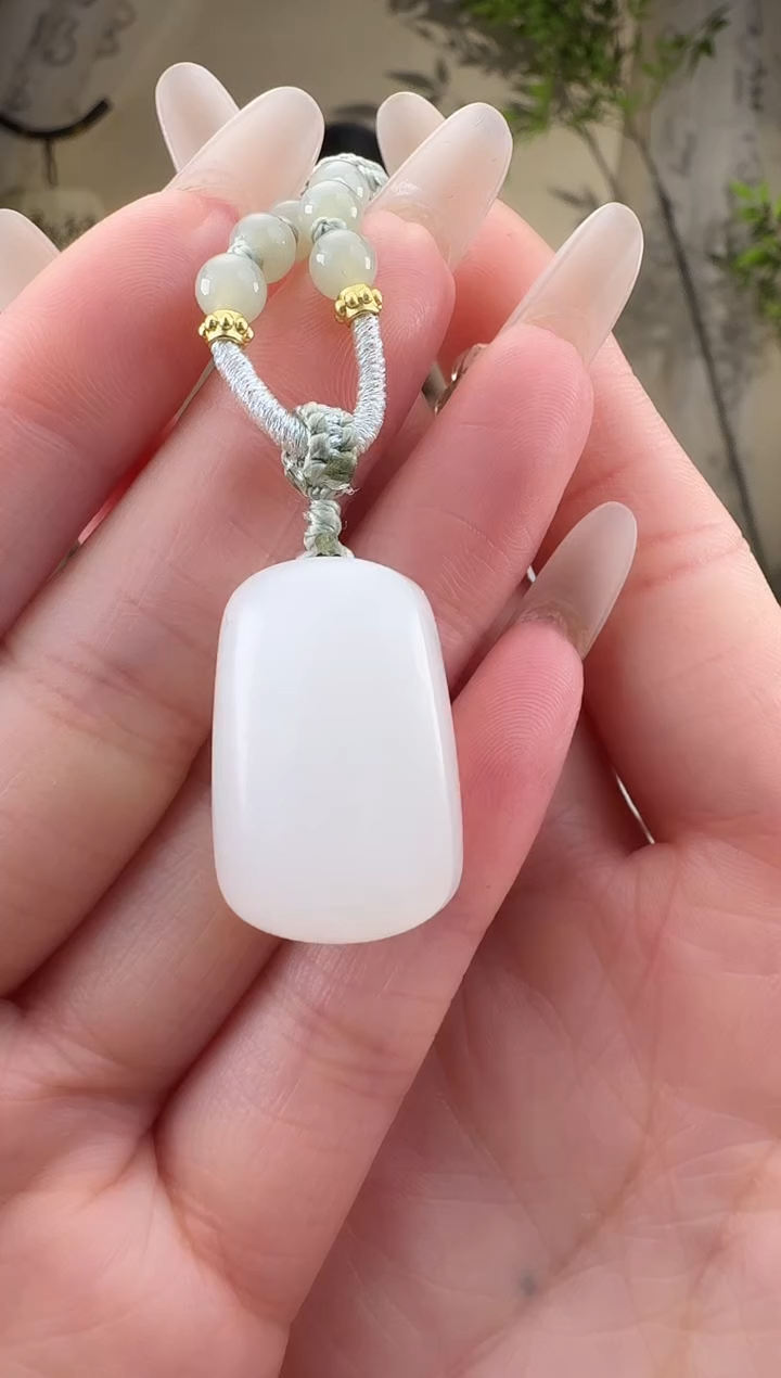 和田玉未镶嵌颈饰无事牌 