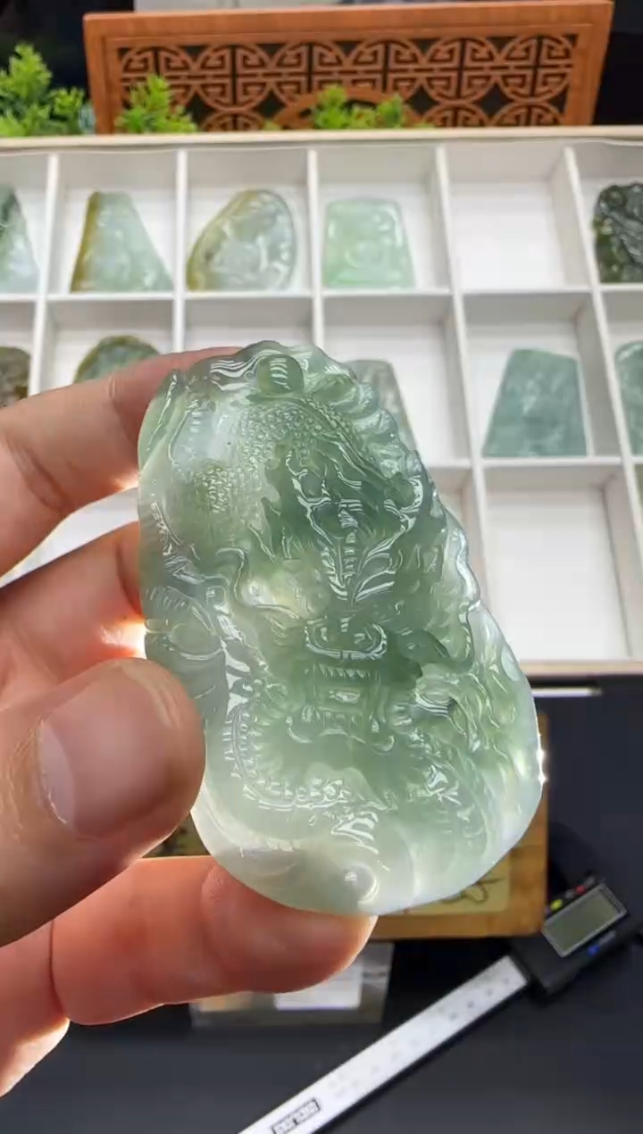 翡翠挂件未镶嵌A货翡翠多样性孤品