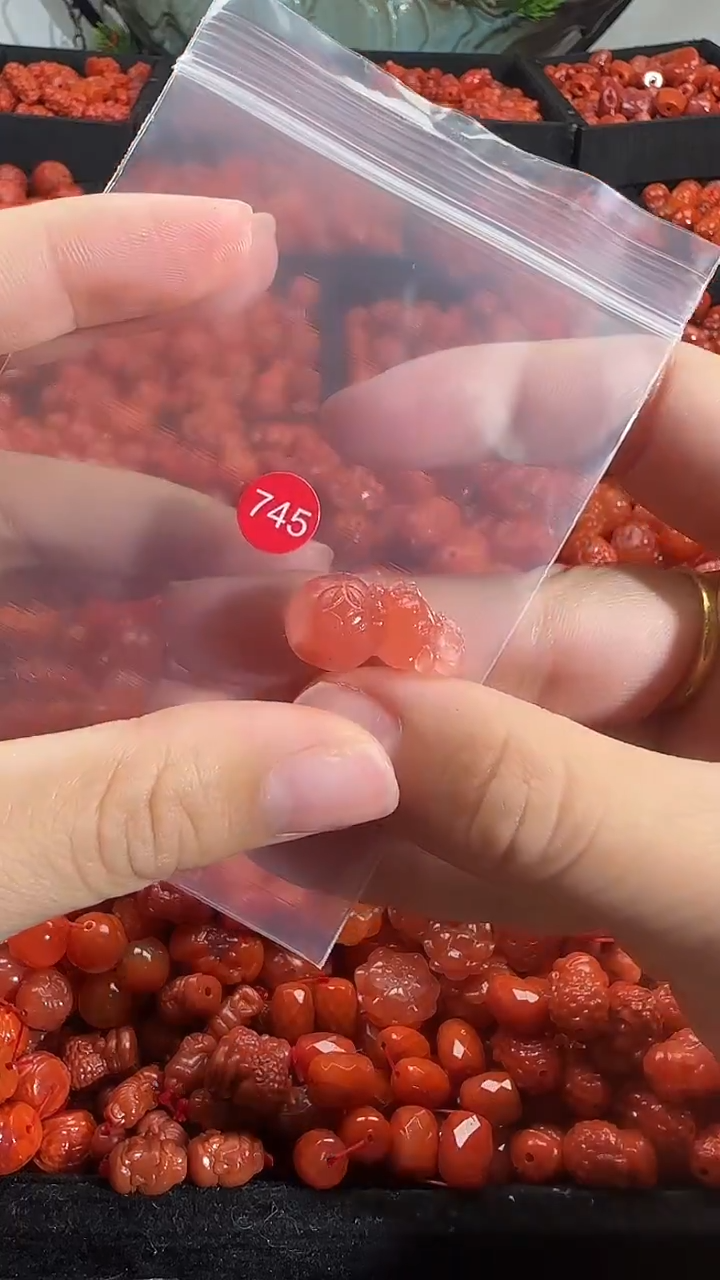 颈饰未镶嵌南红玛瑙1