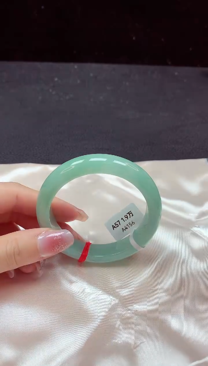 【闪购商品】翡翠手镯未镶嵌镯子57+