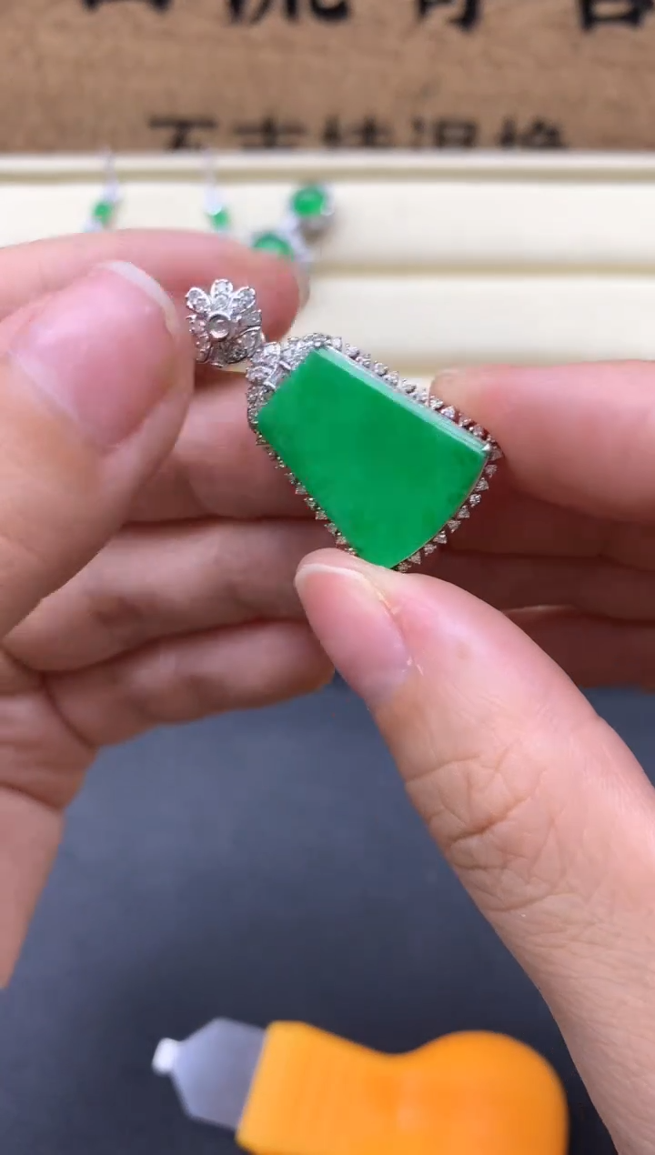 【闪购商品】翡翠颈饰18K金镶嵌505-中国好珍宝