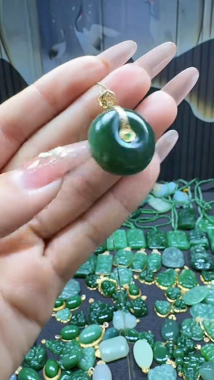 【闪购商品】和田玉挂件18K金镶嵌1