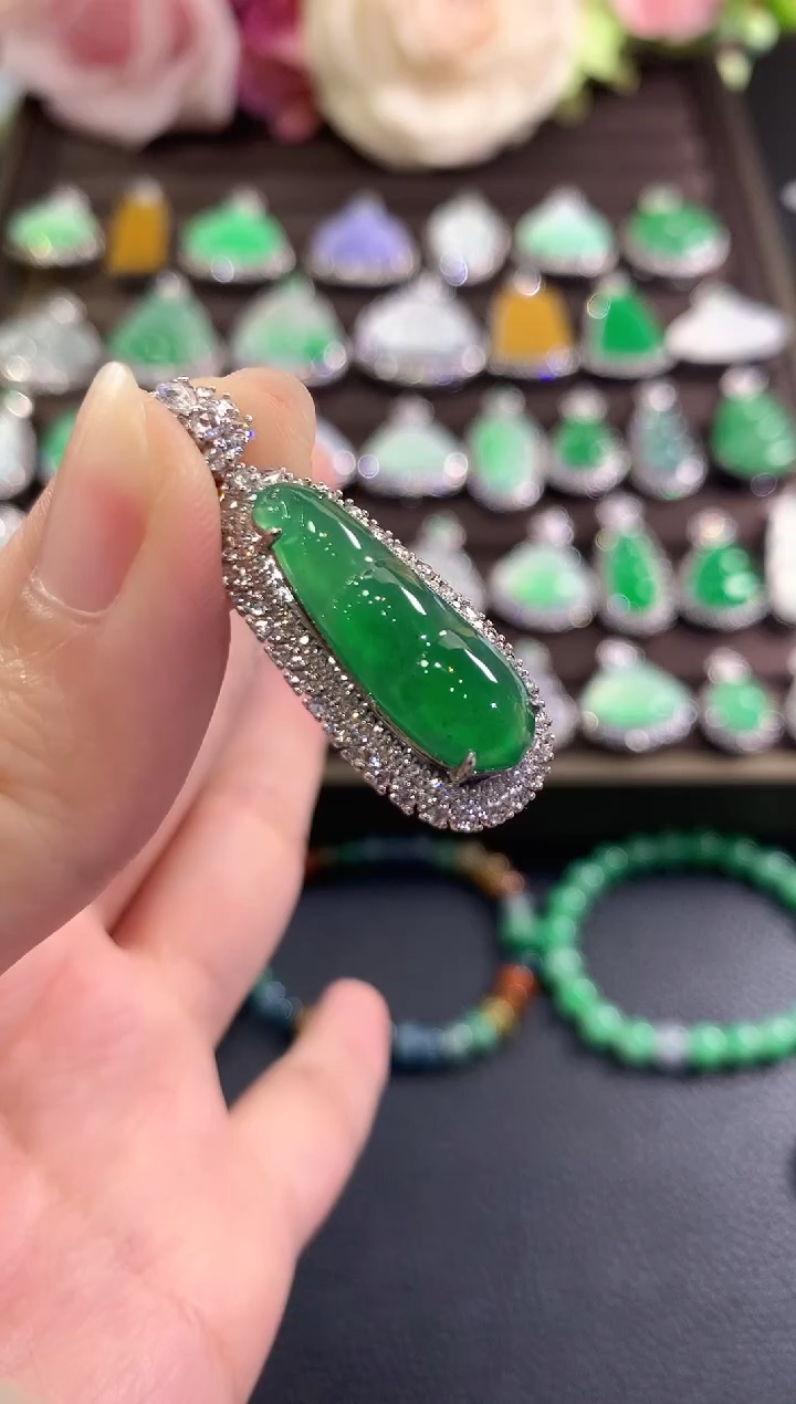 吊坠(不含链)18K金镶嵌翡翠b117  