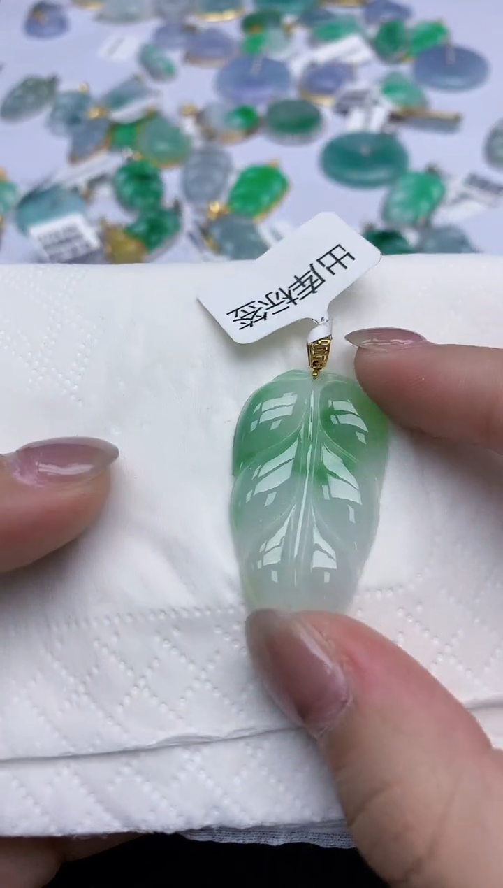 【闪购商品】翡翠颈饰18K金镶嵌天然翡翠A货