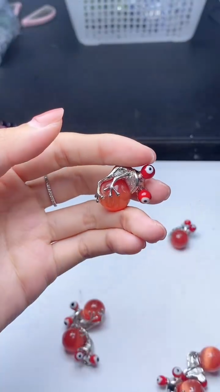 所见即所得  252吊坠