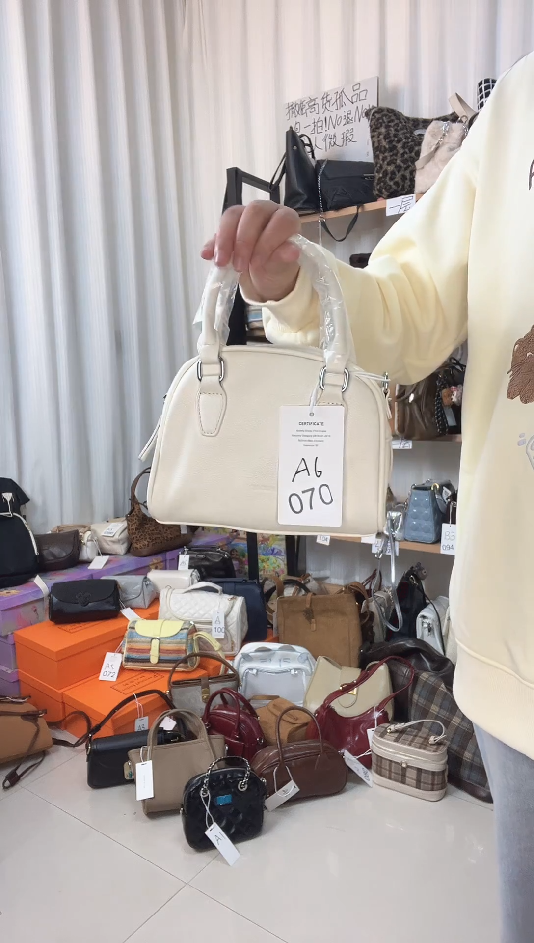 PU070白色手提斜挎包