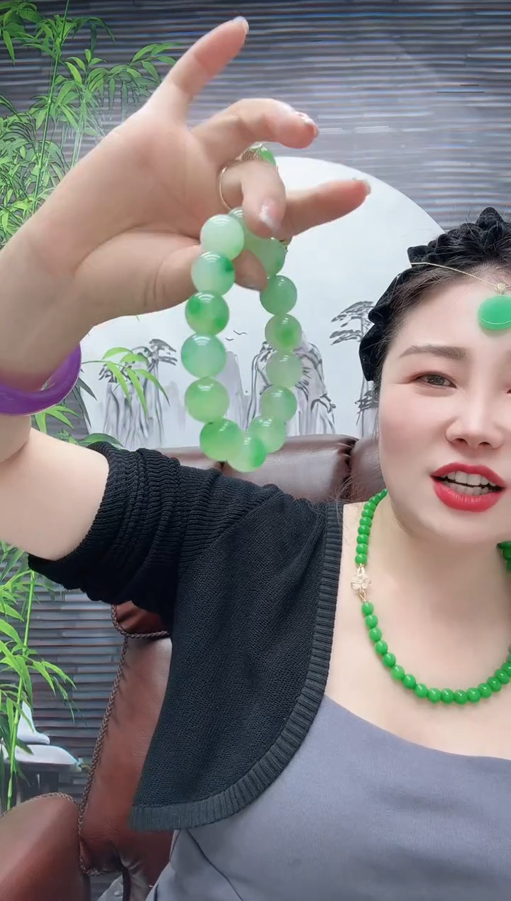 卡16冰种飘绿手串