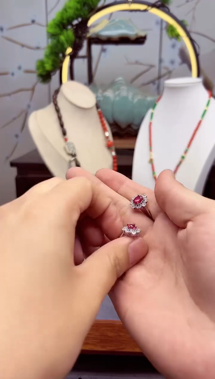 【闪购商品】碧玺耳饰银S925镶嵌j60``````