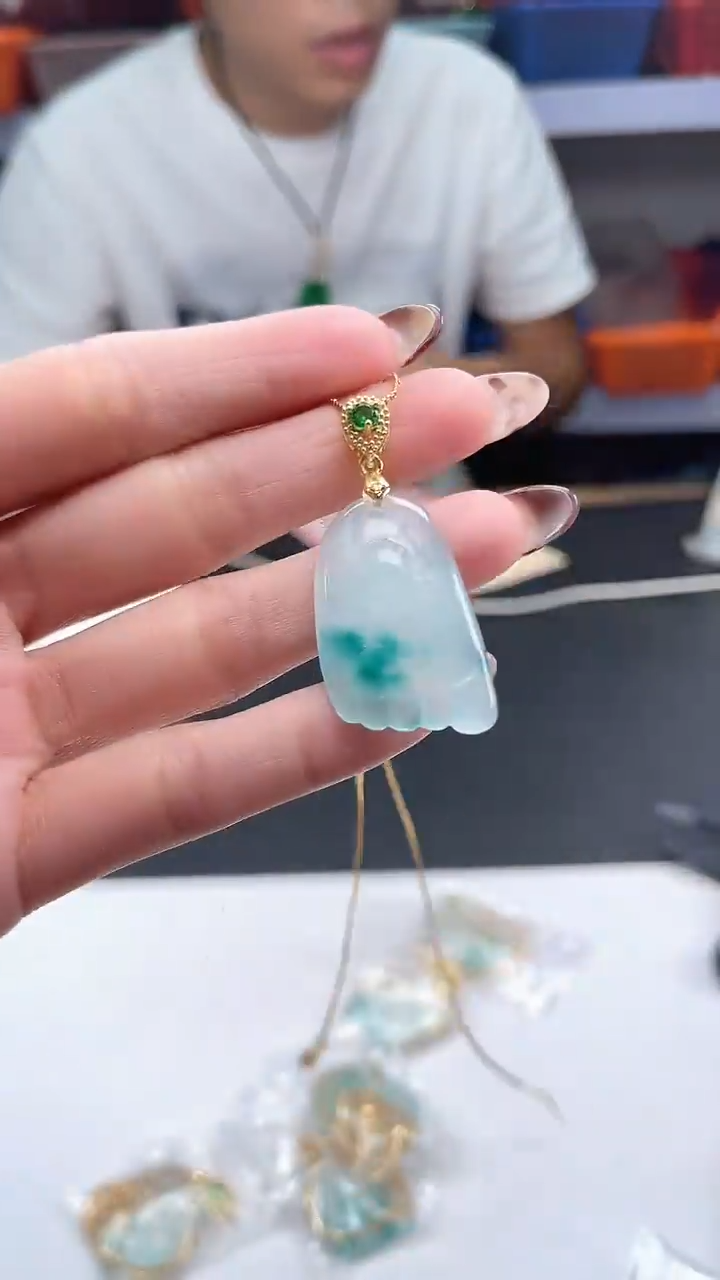 吊坠(赠链)未镶嵌石英质玉蓝吊坠