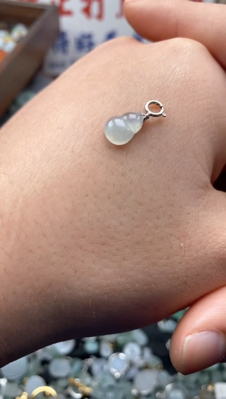 【闪购商品】翡翠颈饰未镶嵌哥哥