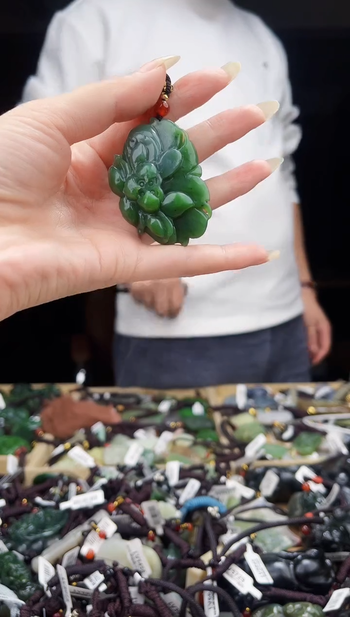 颈饰未镶嵌和田玉1