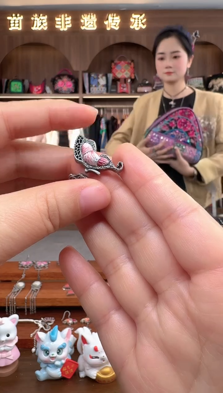 【闪购商品】织绣扶光苗绣传承42